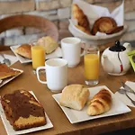 Hotel Un Sur Le Port La Rochelle (Charente-Maritime)
