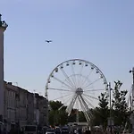Un Sur Le Port Hotel