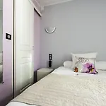 Hotel Un Sur Le Port La Rochelle (Charente-Maritime)