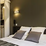 Un Sur Le Port Hotel 3*