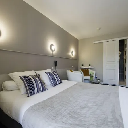 호텔 Un Sur Le Port 3*