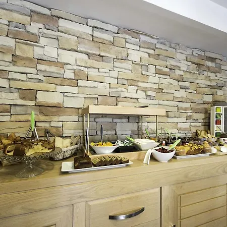 Отель Un Sur Le Port Ла-Рошель