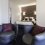 Отель Un Sur Le Port 3*
