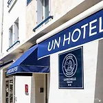 Un Sur Le Port Ла-Рошель