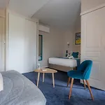 Un Sur Le Port Hotel