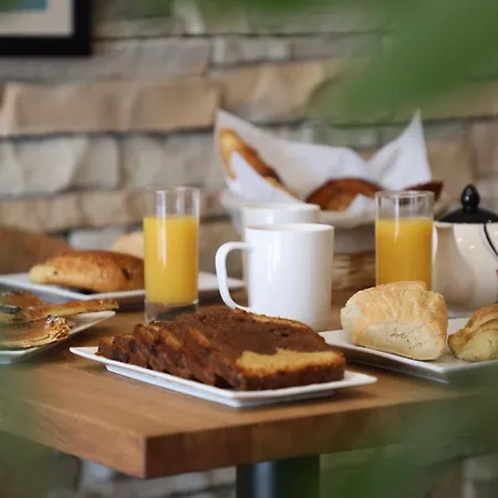 Hotel Un Sur Le Port 3*