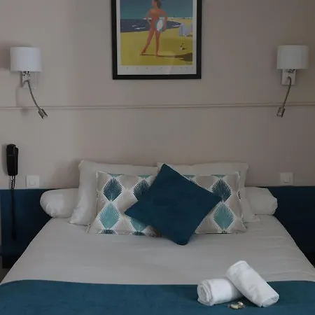 Hotel Un Sur Le Port 3*