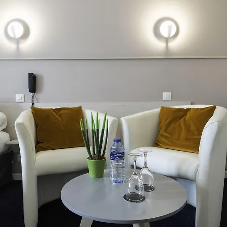 Un Sur Le Port Hotel