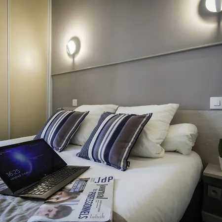 Un Sur Le Port Hotell La Rochelle (Charente-Maritime)
