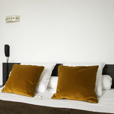 Un Sur Le Port Hotell La Rochelle (Charente-Maritime)