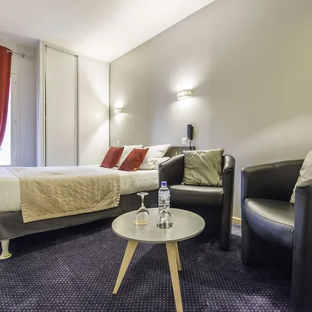 Un Sur Le Port La Rochelle (Charente-Maritime)