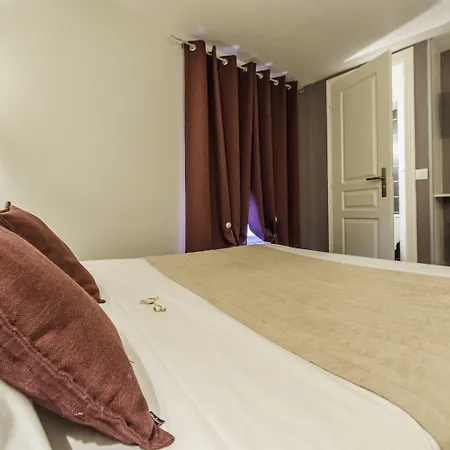 Hotel Un Sur Le Port 3*