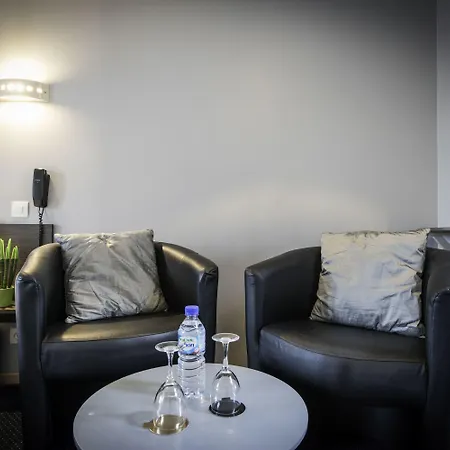 Un Sur Le Port Hotell La Rochelle (Charente-Maritime)
