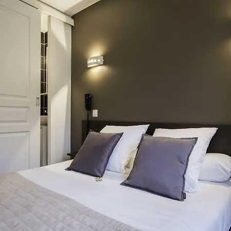 Un Sur Le Port La Rochelle (Charente-Maritime)