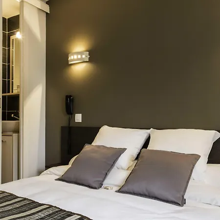 Un Sur Le Port Hotel 3*