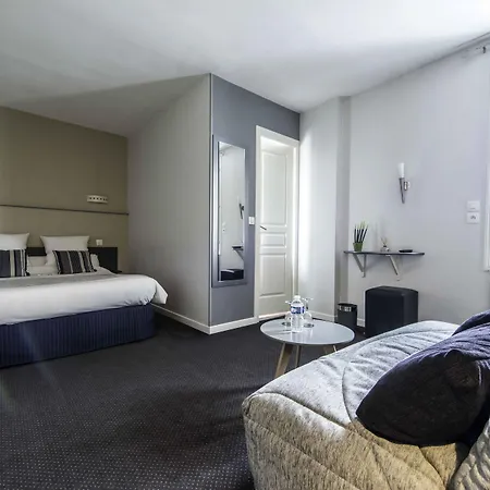 Un Sur Le Port La Rochelle (Charente-Maritime)