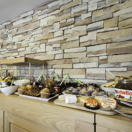 Un Sur Le Port Hotel 3*