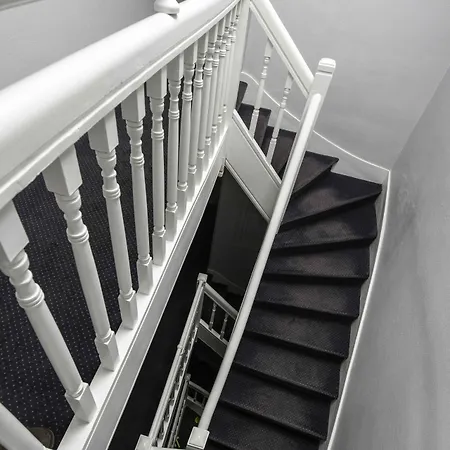 Un Sur Le Port Hotel 3*