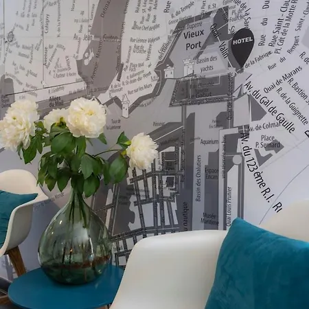 Hotel Un Sur Le Port 3*