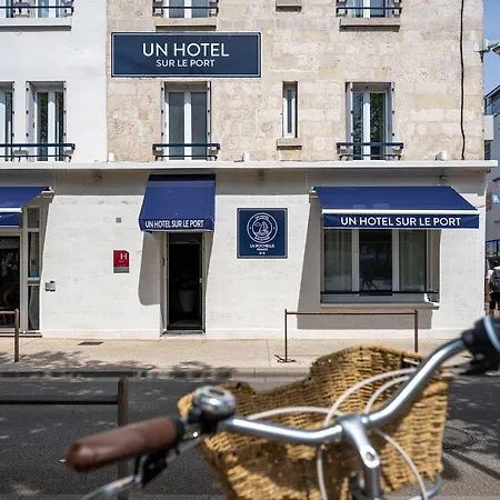 Un Sur Le Port Hotel 3*