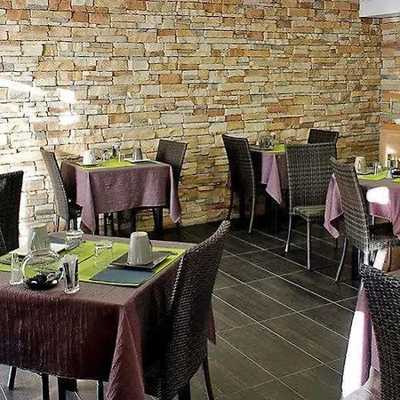 Hotel Un Sur Le Port La Rochelle (Charente-Maritime)