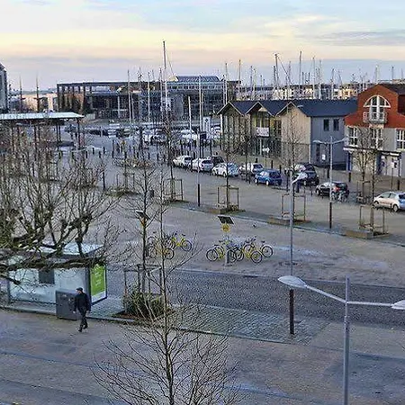 Un Sur Le Port Hotel