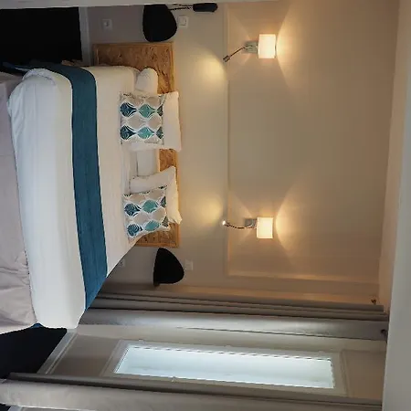 Hotel Un Sur Le Port La Rochelle (Charente-Maritime)
