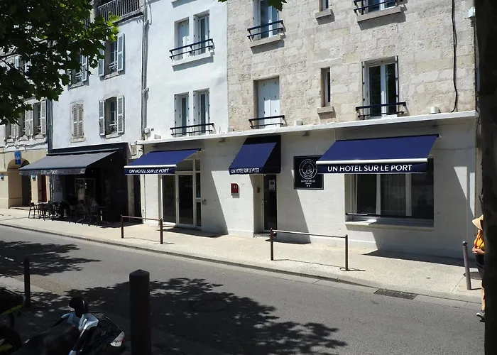 Un Sur Le Port Hotel