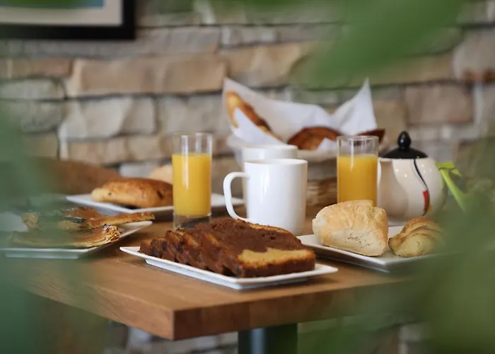 Hotel Un Sur Le Port 3*