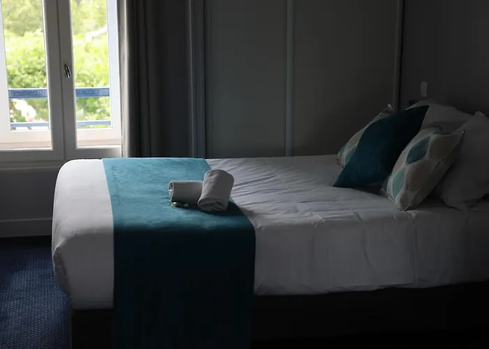 Un Sur Le Port Hotel