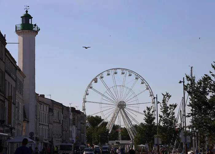 Un Sur Le Port Hotel