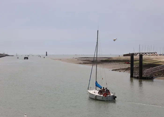 Un Sur Le Port Hotel La Rochelle (Charente-Maritime)