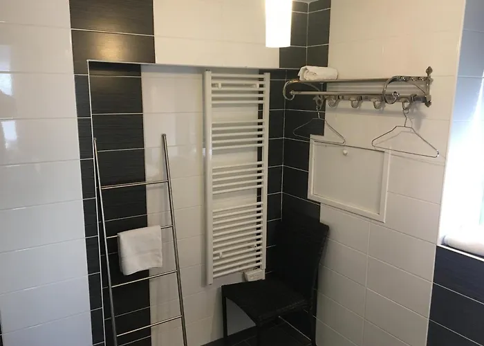 Hotel Un Sur Le Port 3*