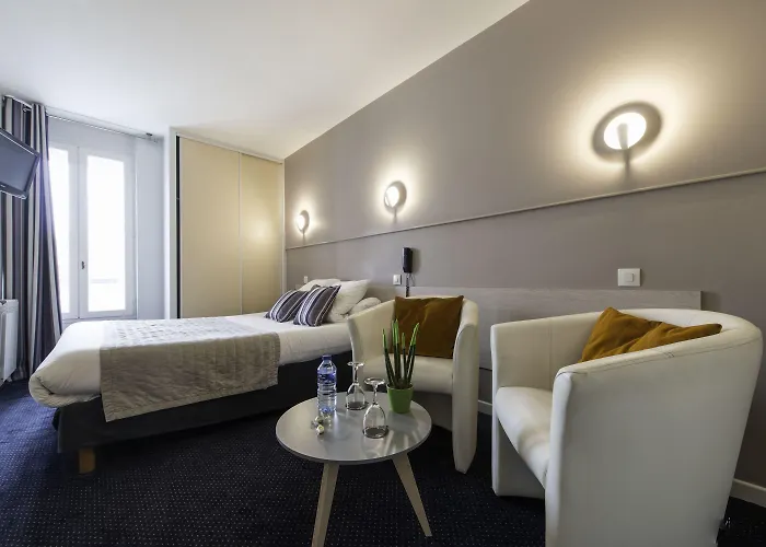 Un Sur Le Port Hotel 3*