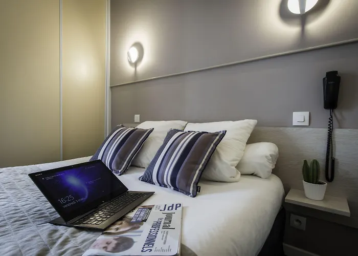 Un Sur Le Port Hotel La Rochelle (Charente-Maritime)