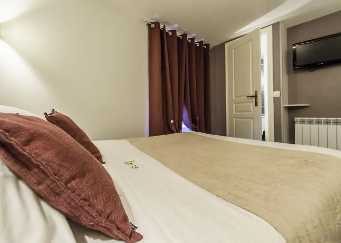 Hotel Un Sur Le Port 3*