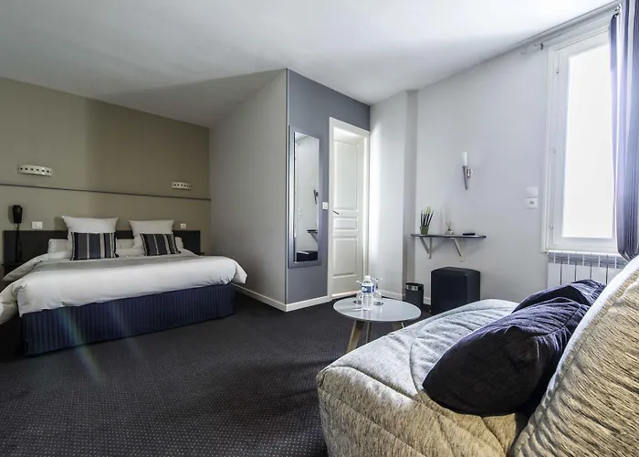 Un Sur Le Port La Rochelle (Charente-Maritime)