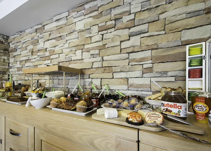 Un Sur Le Port Hotel 3*