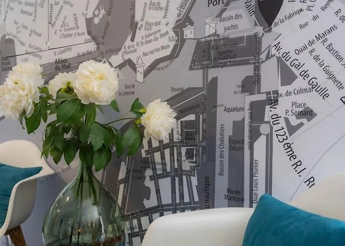 Hotel Un Sur Le Port 3*