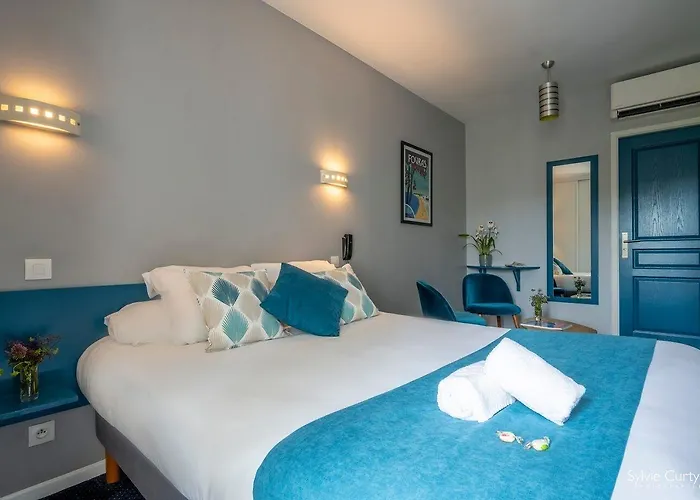 Un Sur Le Port Hotel 3*